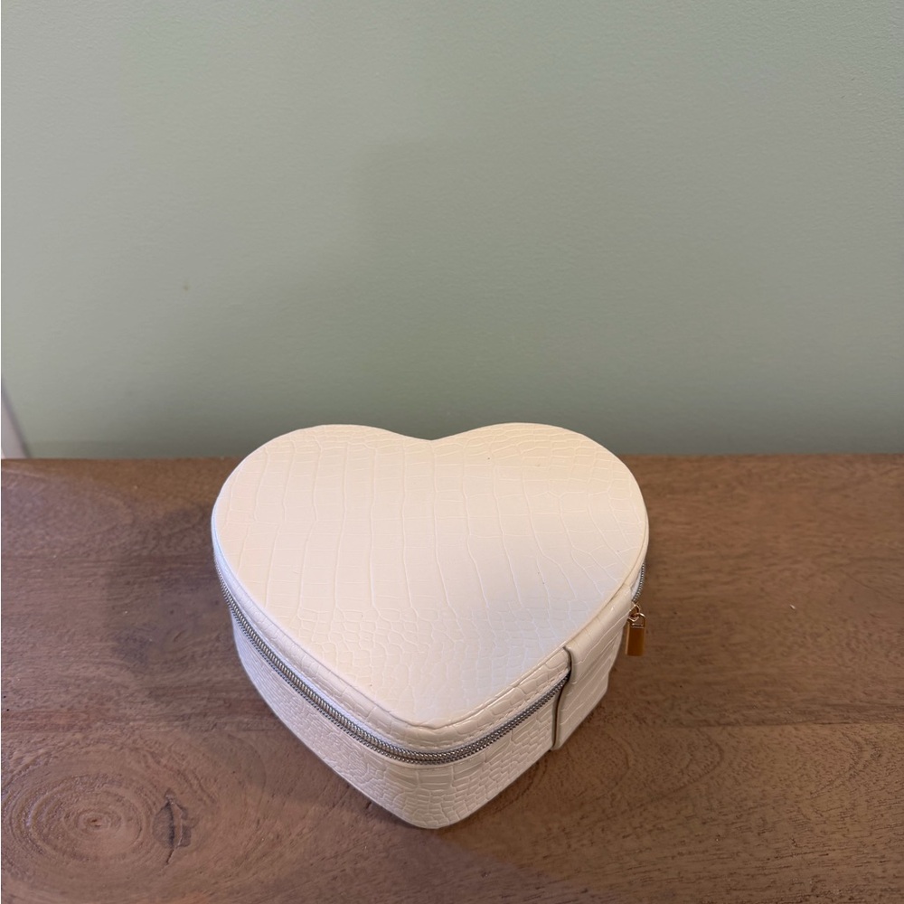 a new day Heart-Shaped Cream Jewelry Box